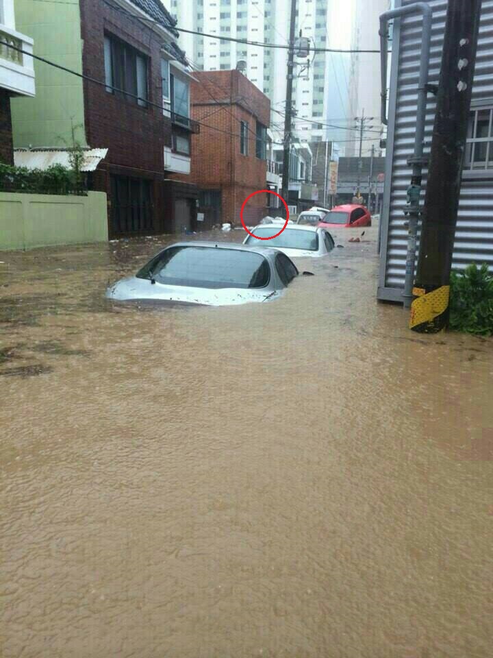 2014-08-28_ Big flood infront of Umer's home 2014-08-28_ Big flood in front of Umer home.jpg